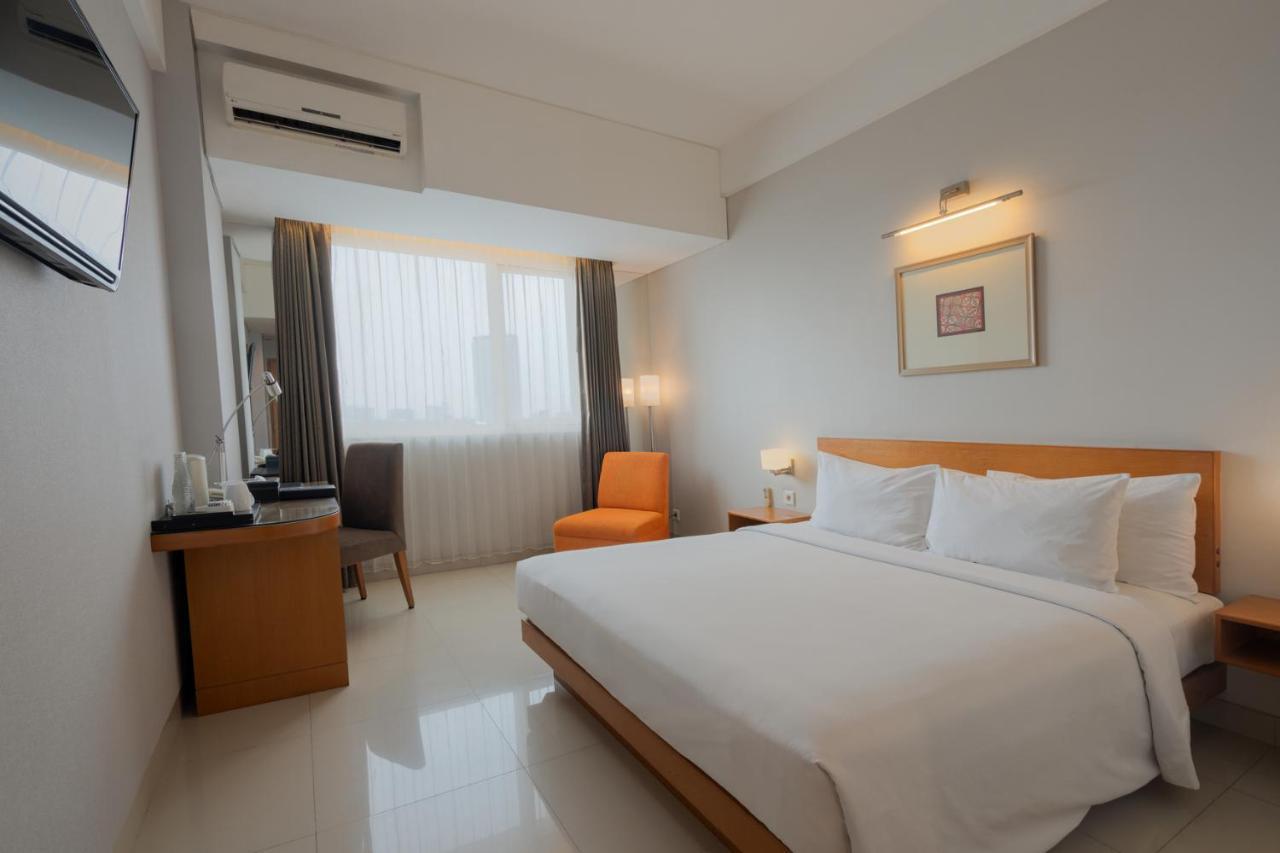 The Capital Hotel Surabaya Esterno foto