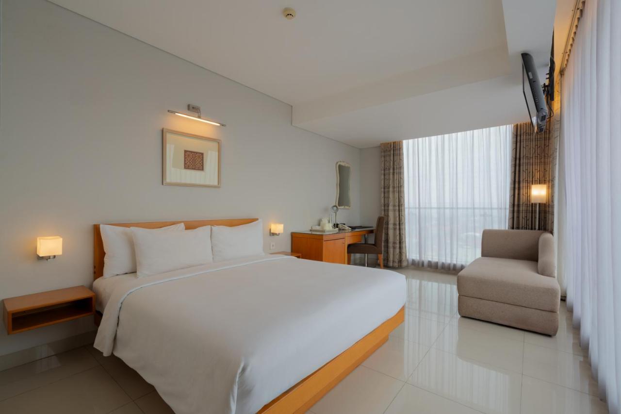 The Capital Hotel Surabaya Esterno foto