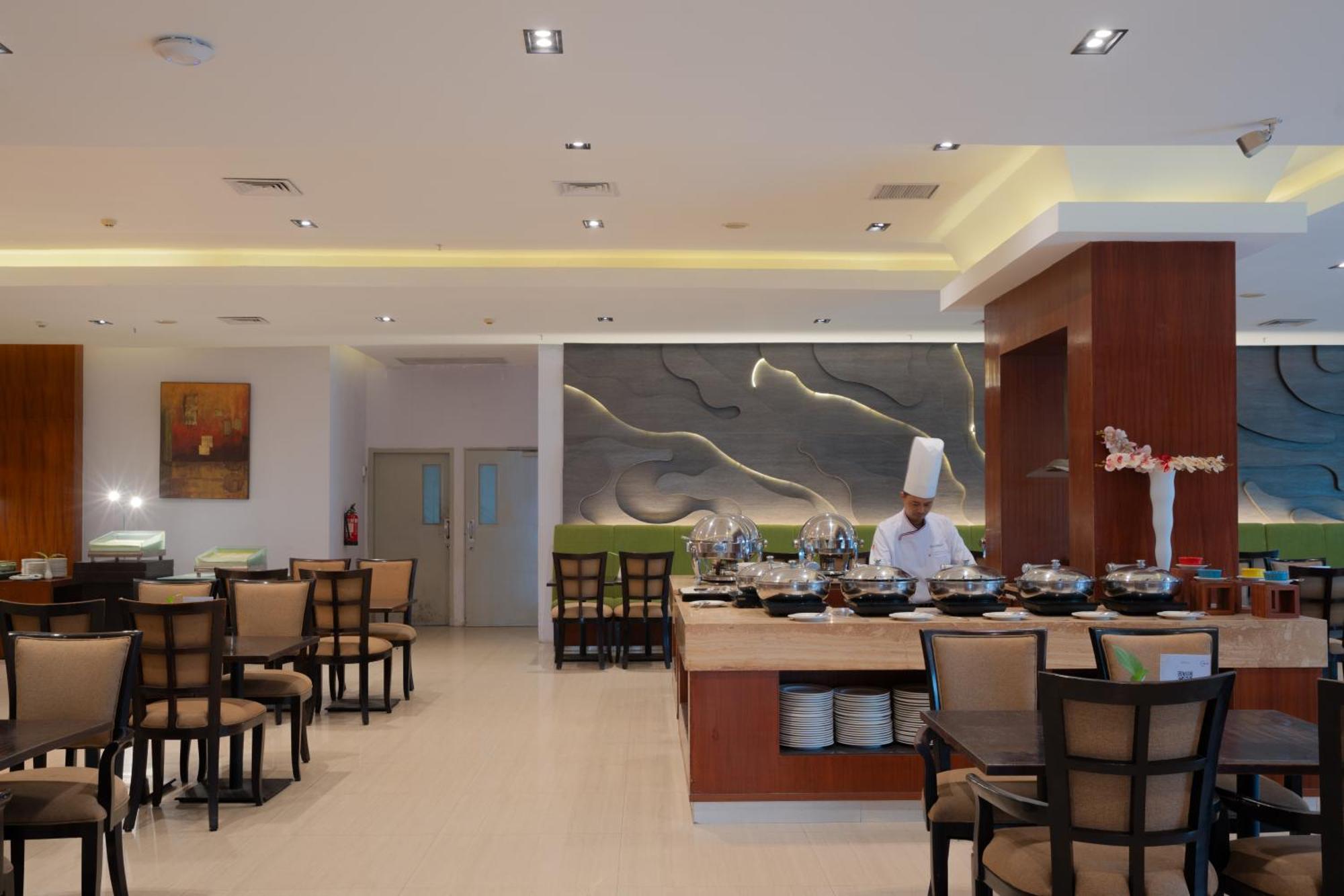 The Capital Hotel Surabaya Esterno foto