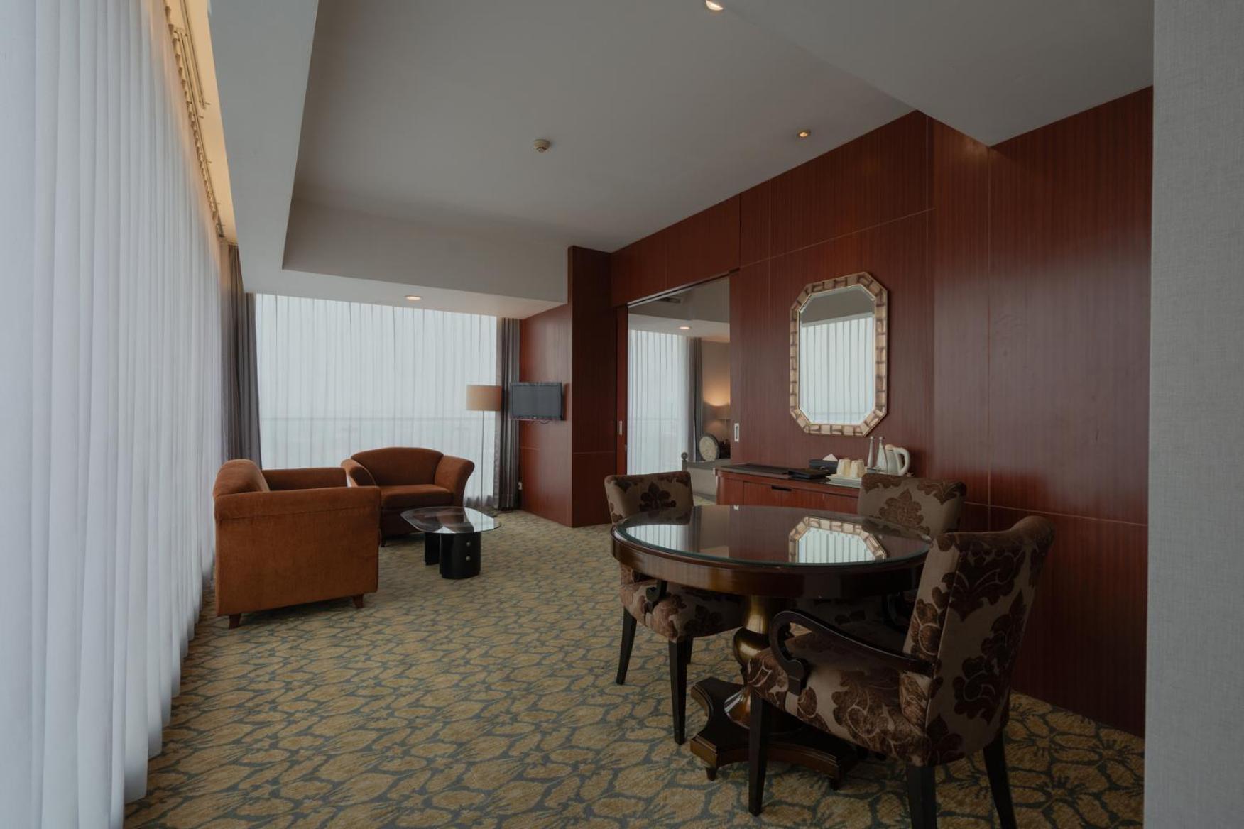 The Capital Hotel Surabaya Esterno foto