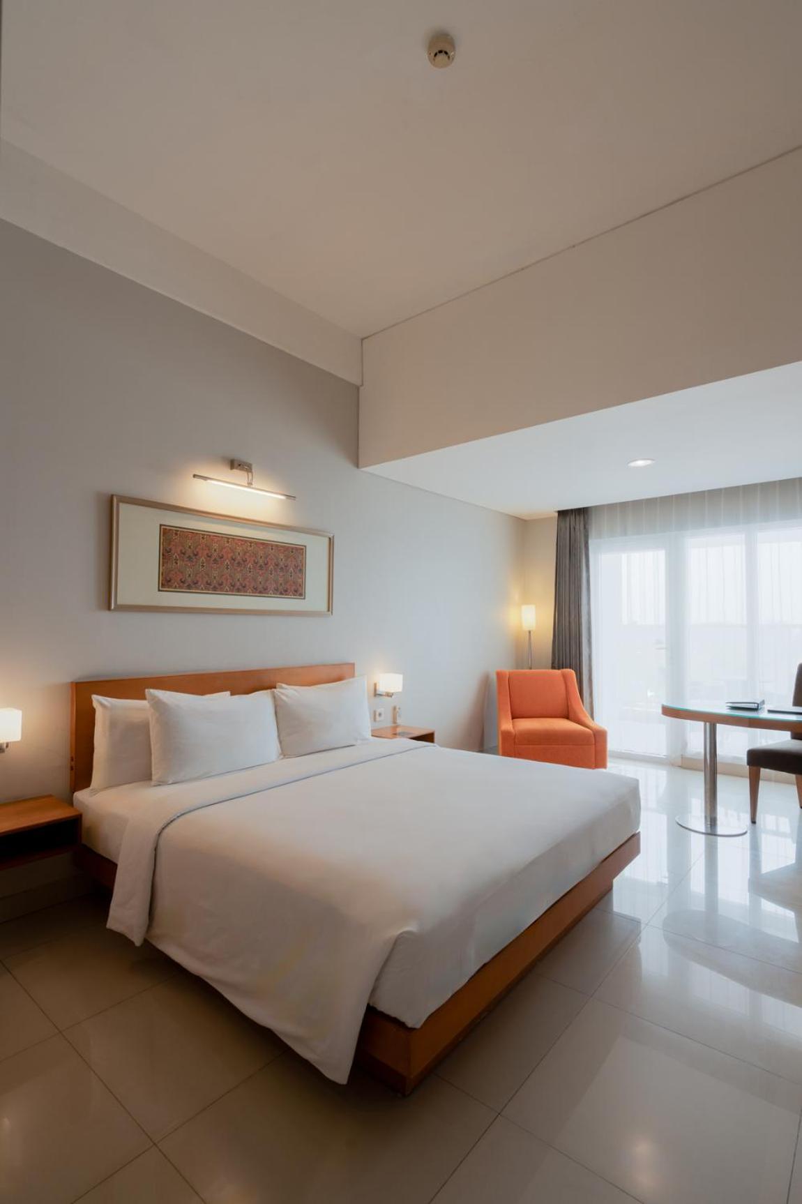 The Capital Hotel Surabaya Esterno foto