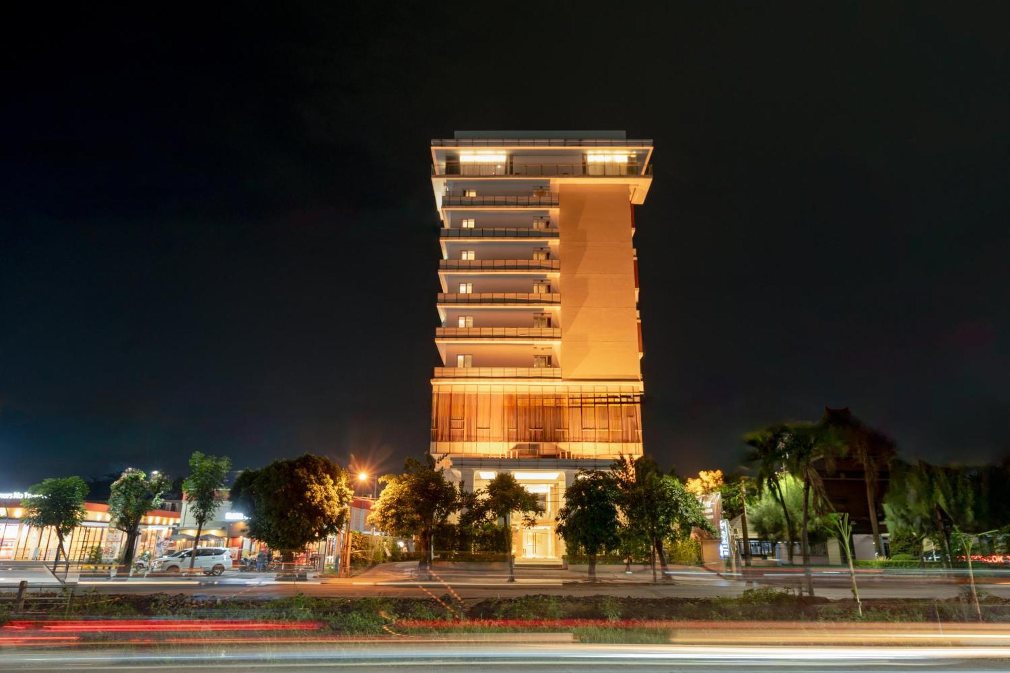 The Capital Hotel Surabaya Esterno foto