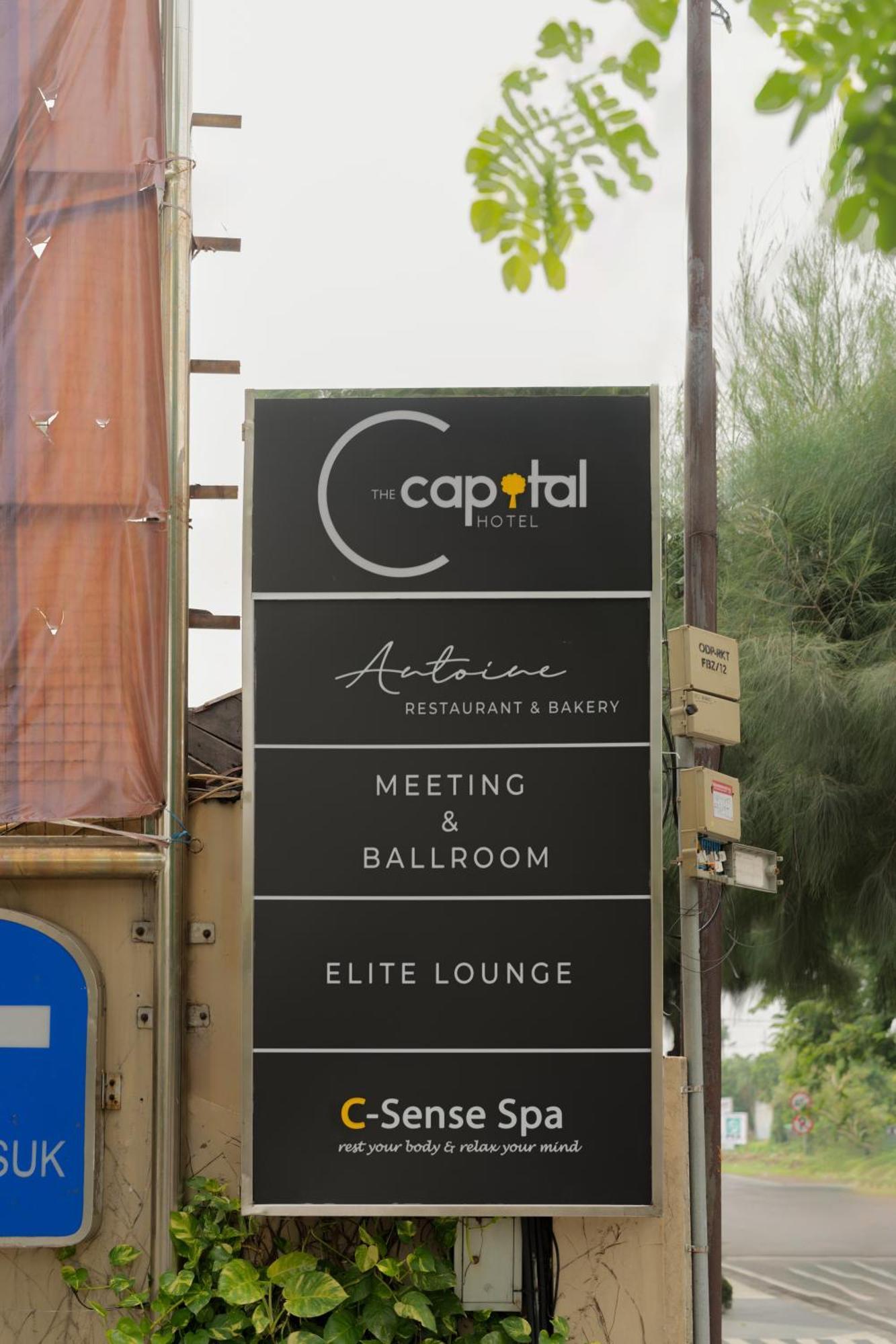 The Capital Hotel Surabaya Esterno foto