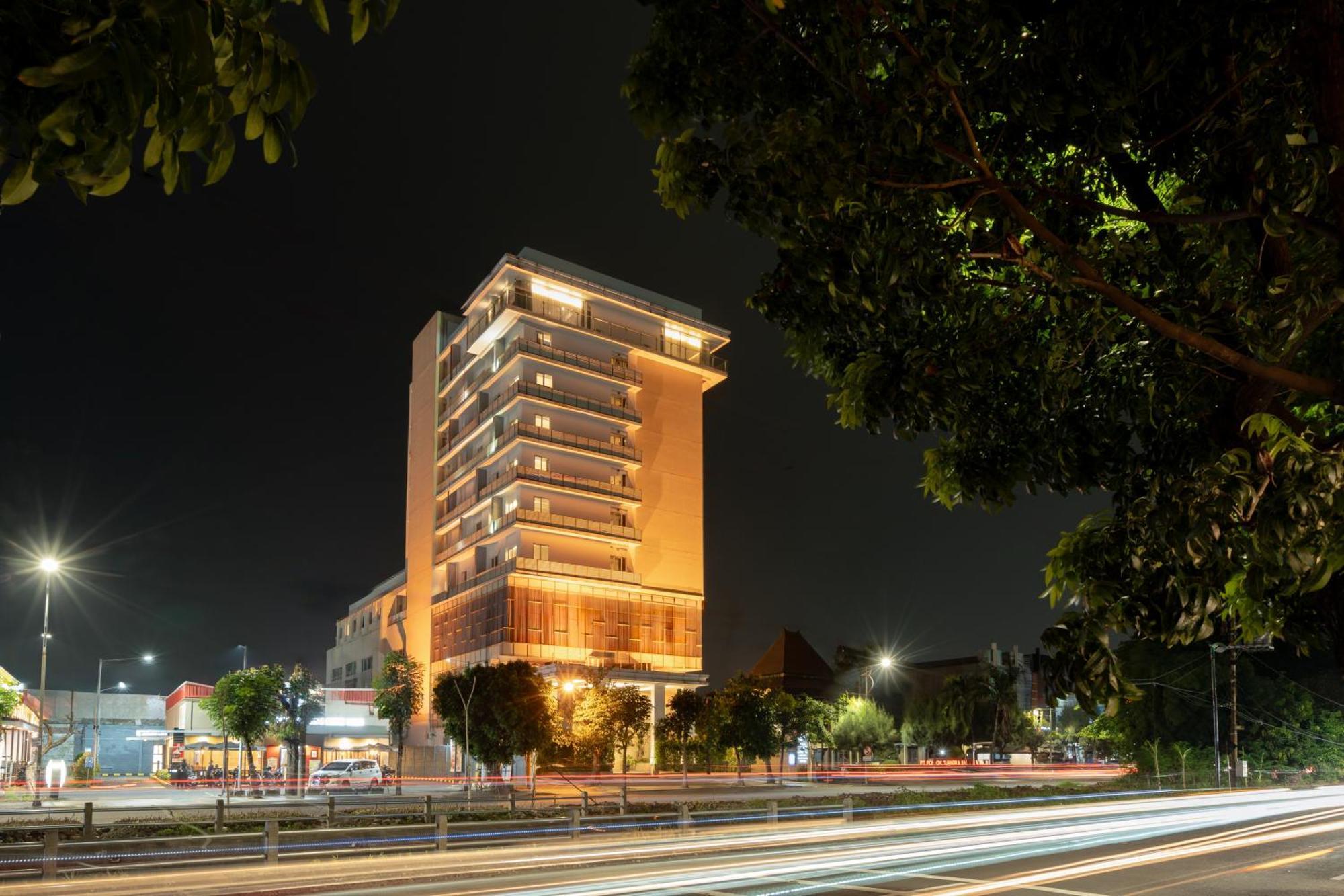 The Capital Hotel Surabaya Esterno foto