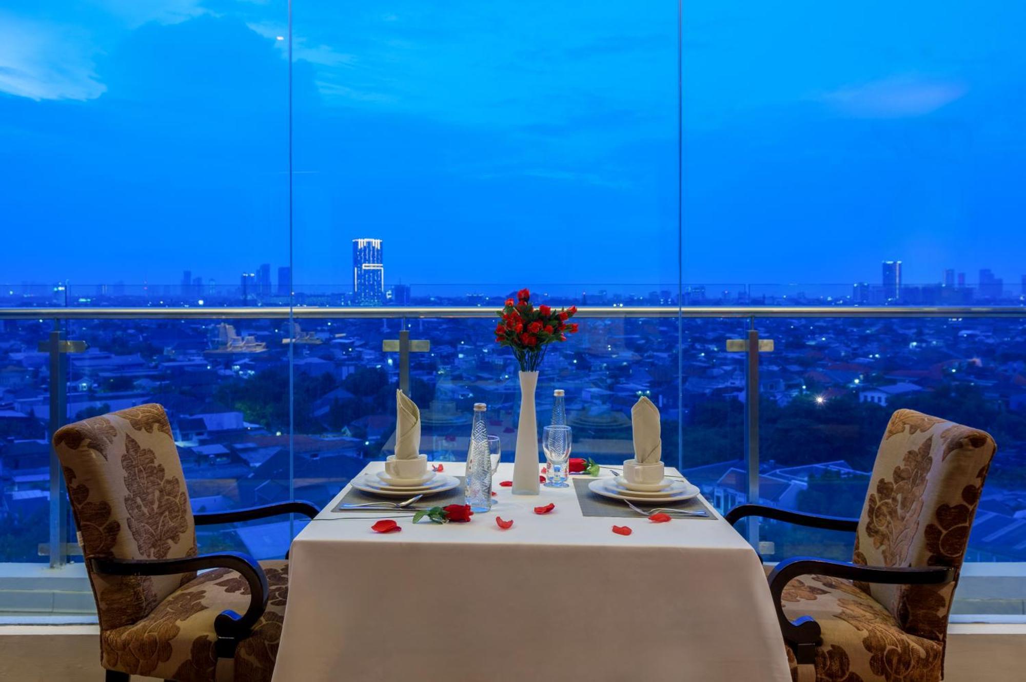 The Capital Hotel Surabaya Esterno foto