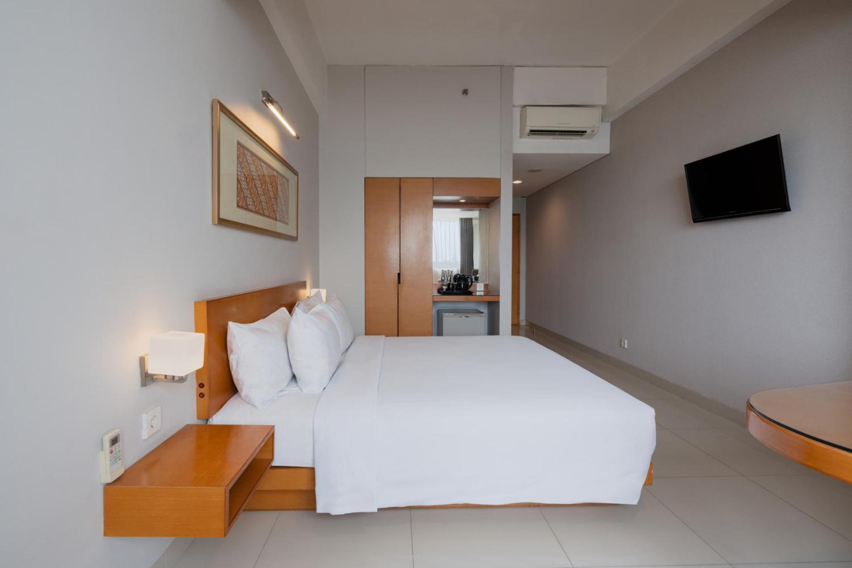 The Capital Hotel Surabaya Esterno foto