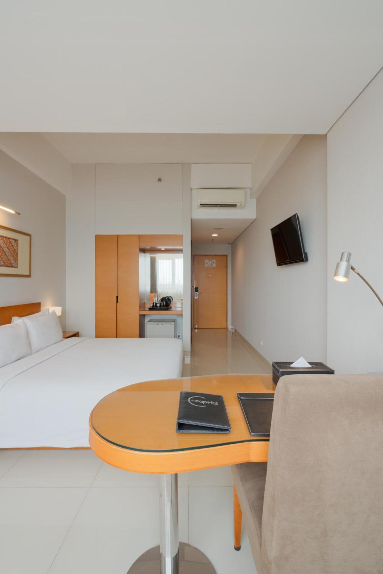 The Capital Hotel Surabaya Esterno foto