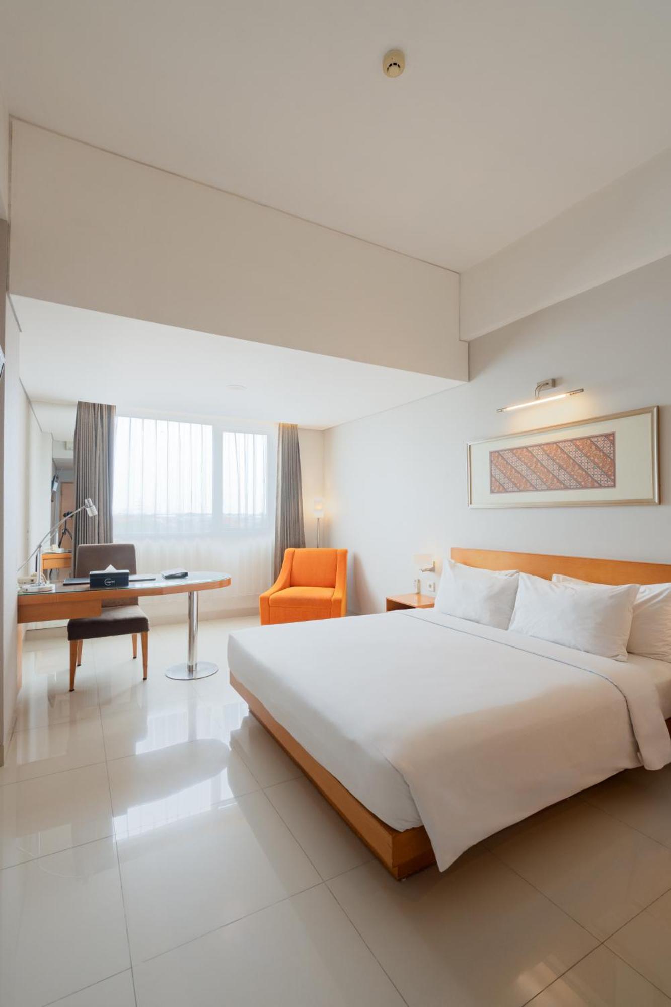 The Capital Hotel Surabaya Esterno foto